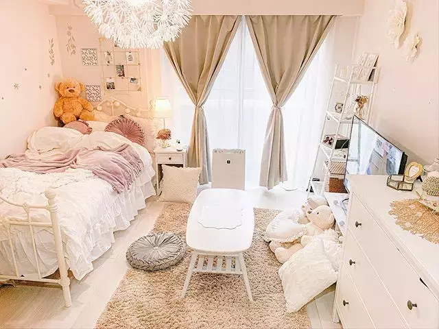 1-1 粉紅色與白色的房間